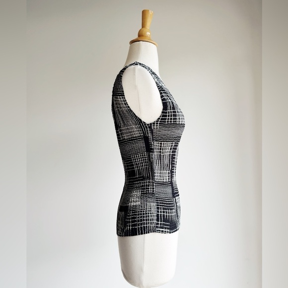 VINTAGE NICOLA Black and White Crinkle Pleat Tank Top Small - Picture 4 of 7